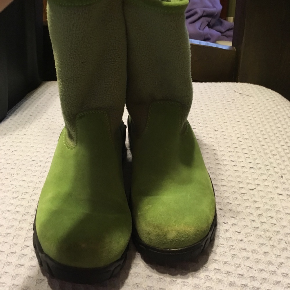 Green Lands-end warm boots, size 8